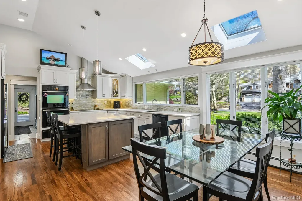27 Treeview Drive Melville NY 11747