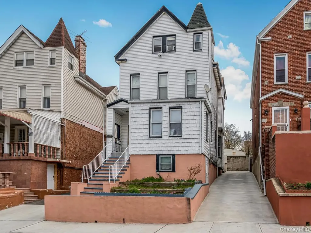 3324 Barker Avenue Bronx NY 10467