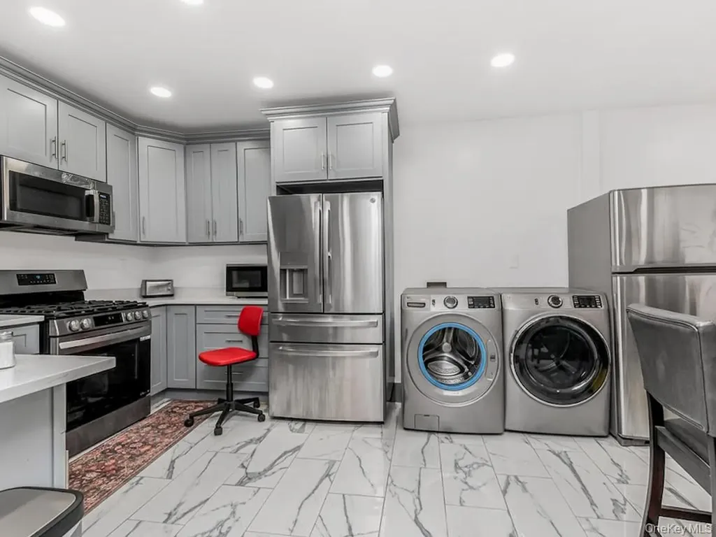 3324 Barker Avenue Bronx NY 10467