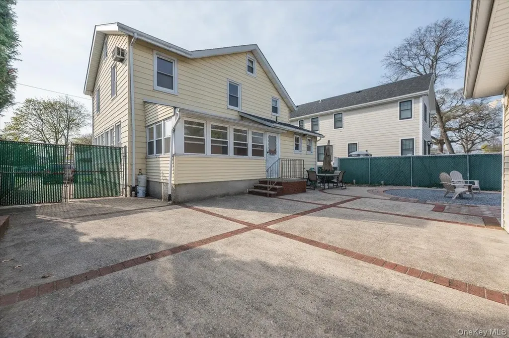 98 Melrose Avenue Lynbrook NY 11563