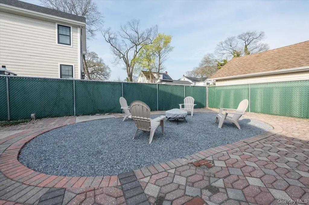 98 Melrose Avenue Lynbrook NY 11563