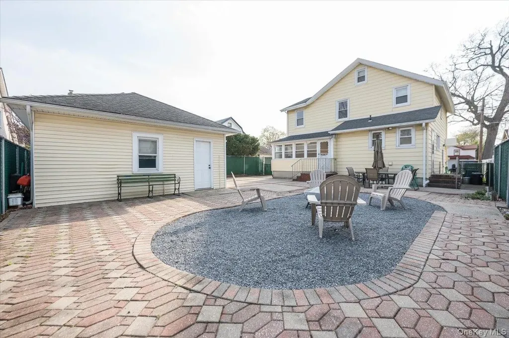 98 Melrose Avenue Lynbrook NY 11563