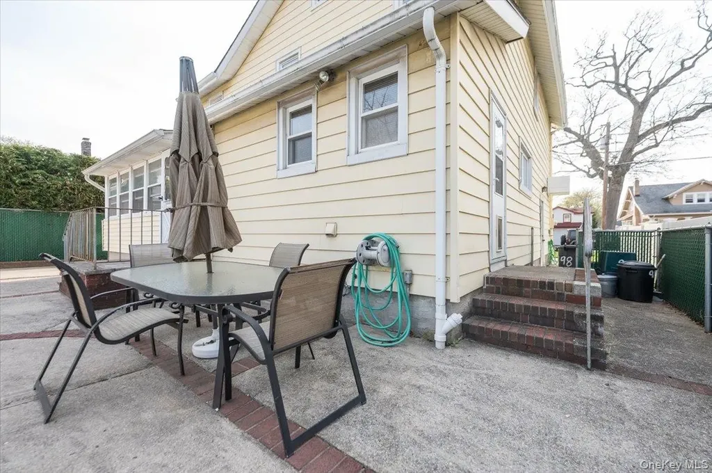 98 Melrose Avenue Lynbrook NY 11563