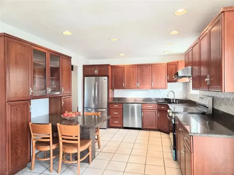 2585 Farsund Drive Yorktown Heights NY 10598