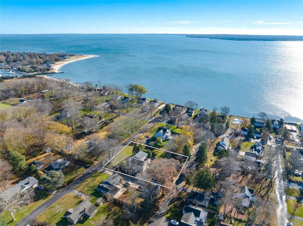 59 Lockitt Drive Riverhead NY 11901