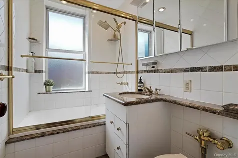 101 Old Mamaroneck Road White Plains NY 10605