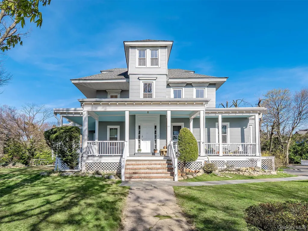 26 Summit Avenue Sea Cliff NY 11579