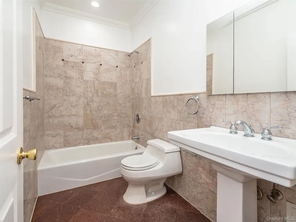 26 Summit Avenue Sea Cliff NY 11579