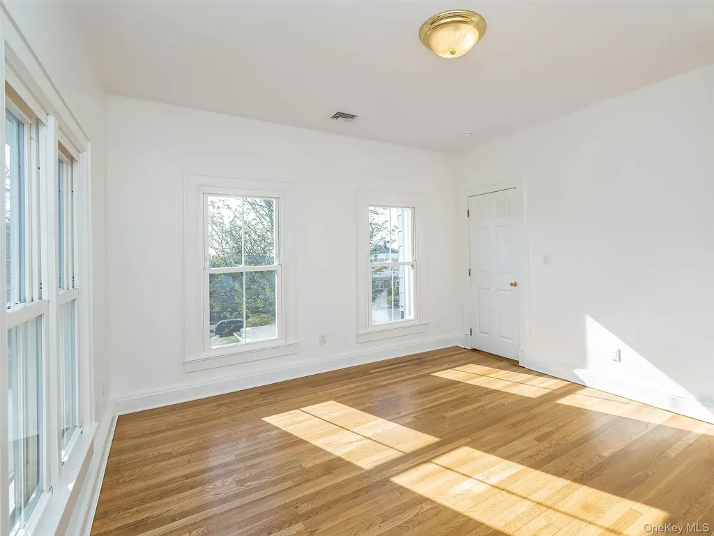 26 Summit Avenue Sea Cliff NY 11579