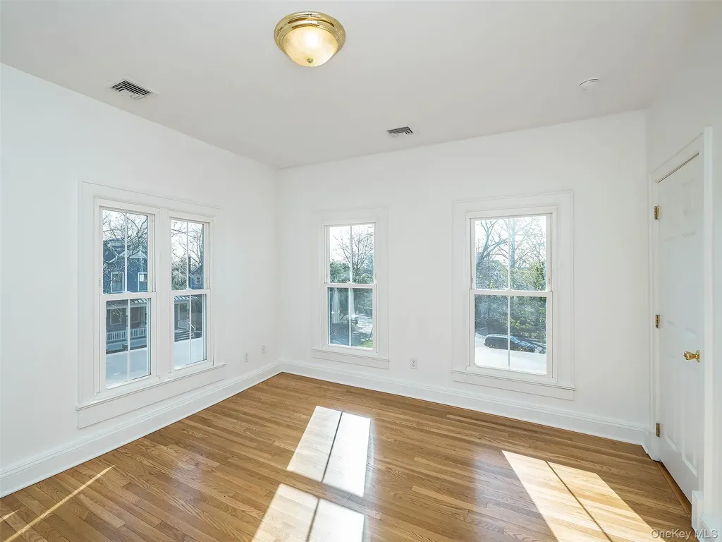 26 Summit Avenue Sea Cliff NY 11579