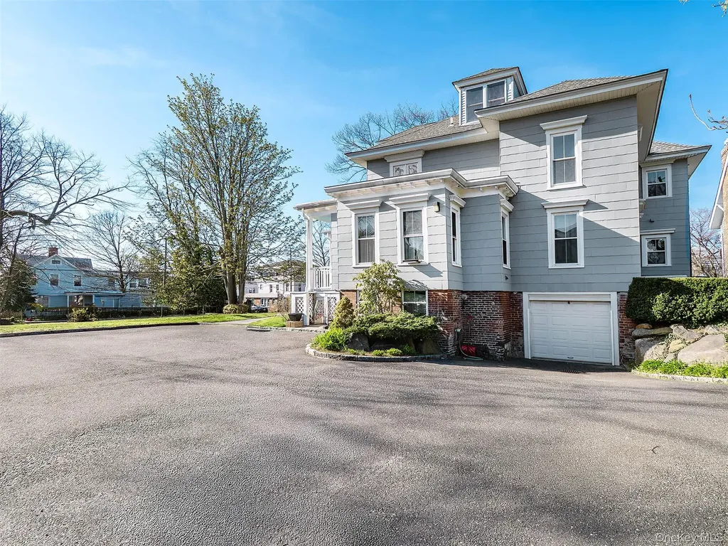 26 Summit Avenue Sea Cliff NY 11579