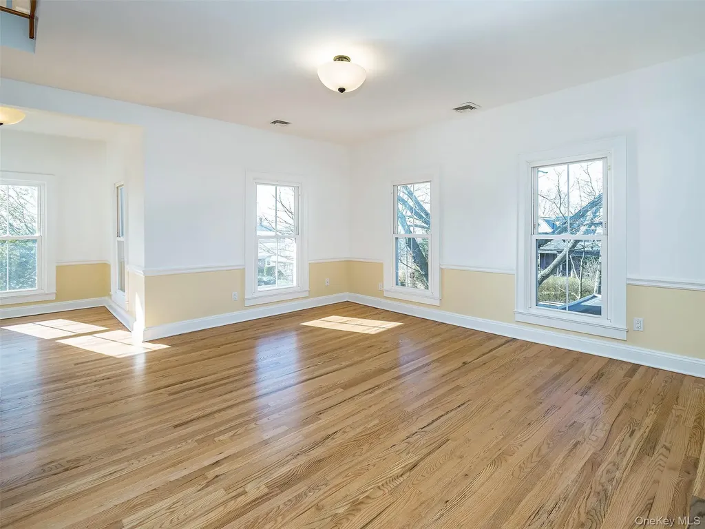 26 Summit Avenue Sea Cliff NY 11579