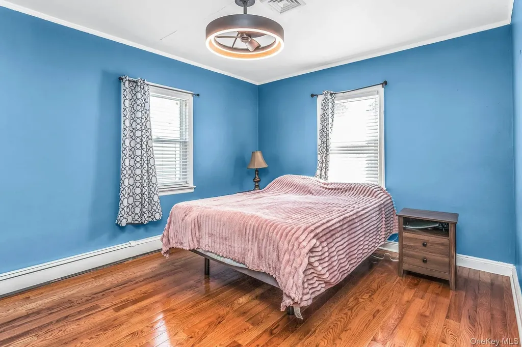 233 Collins Avenue Williston Park NY 11596