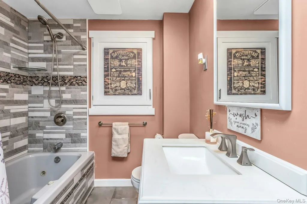 233 Collins Avenue Williston Park NY 11596