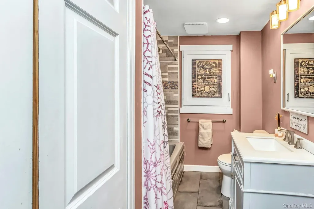 233 Collins Avenue Williston Park NY 11596