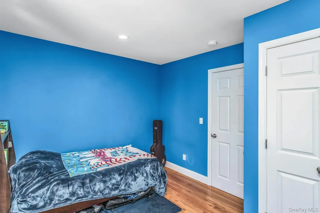 233 Collins Avenue Williston Park NY 11596