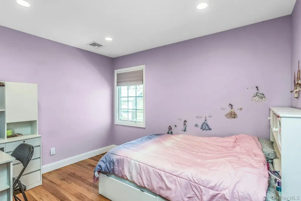 233 Collins Avenue Williston Park NY 11596