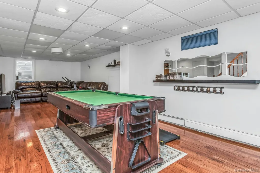 233 Collins Avenue Williston Park NY 11596