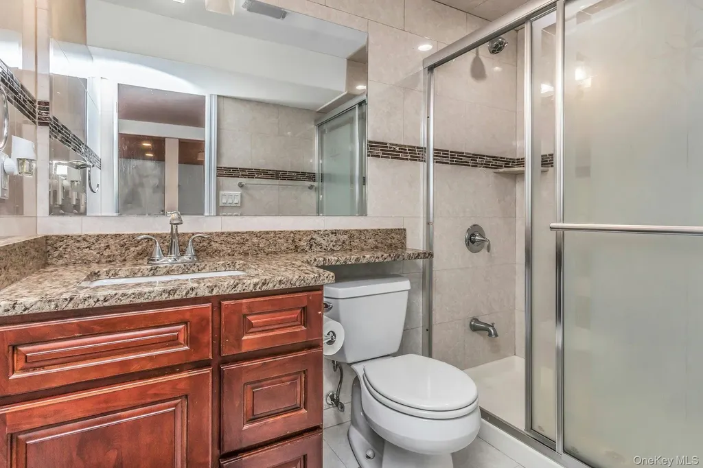 233 Collins Avenue Williston Park NY 11596