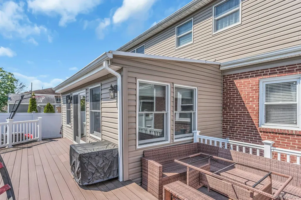 233 Collins Avenue Williston Park NY 11596
