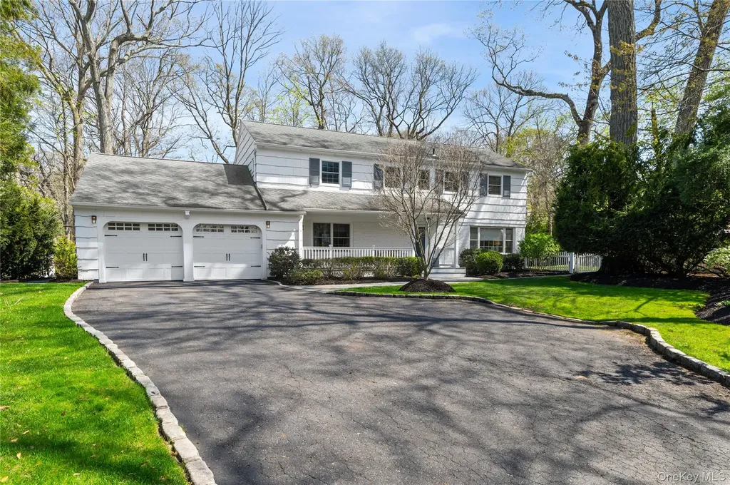 8 Heritage Court Cold Spring Harbor NY 11724
