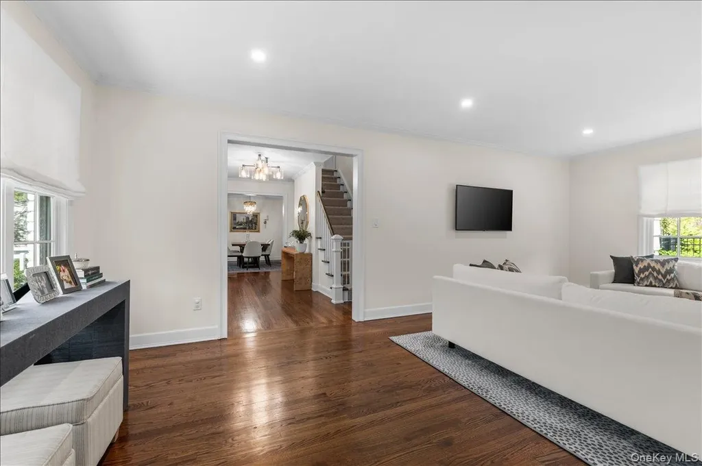 8 Heritage Court Cold Spring Harbor NY 11724