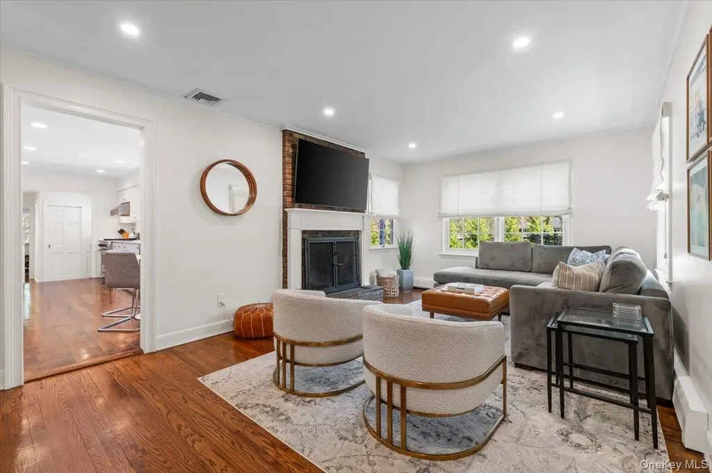 8 Heritage Court Cold Spring Harbor NY 11724