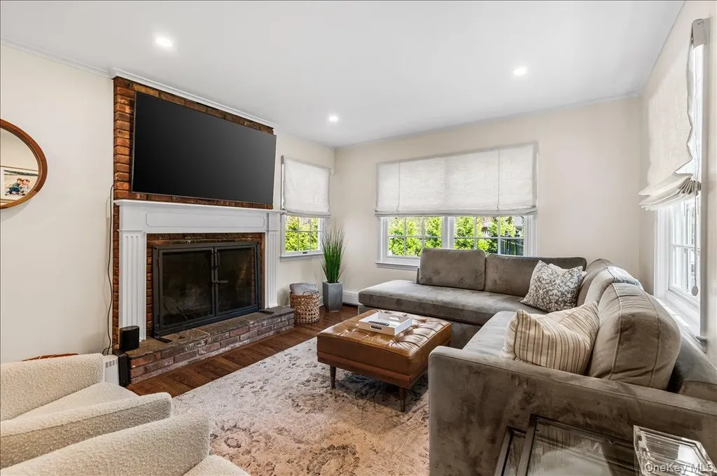 8 Heritage Court Cold Spring Harbor NY 11724