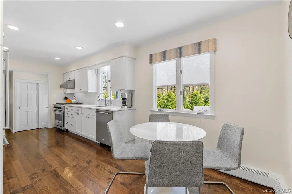 8 Heritage Court Cold Spring Harbor NY 11724