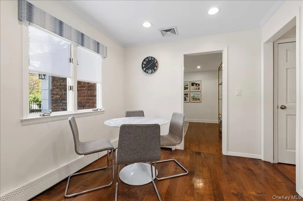 8 Heritage Court Cold Spring Harbor NY 11724