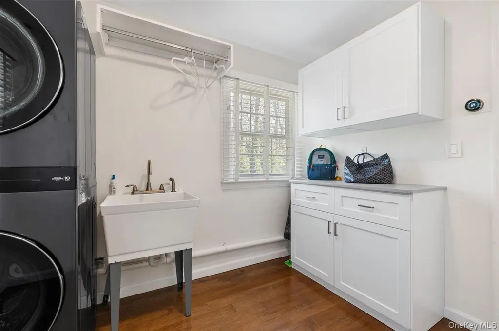 8 Heritage Court Cold Spring Harbor NY 11724