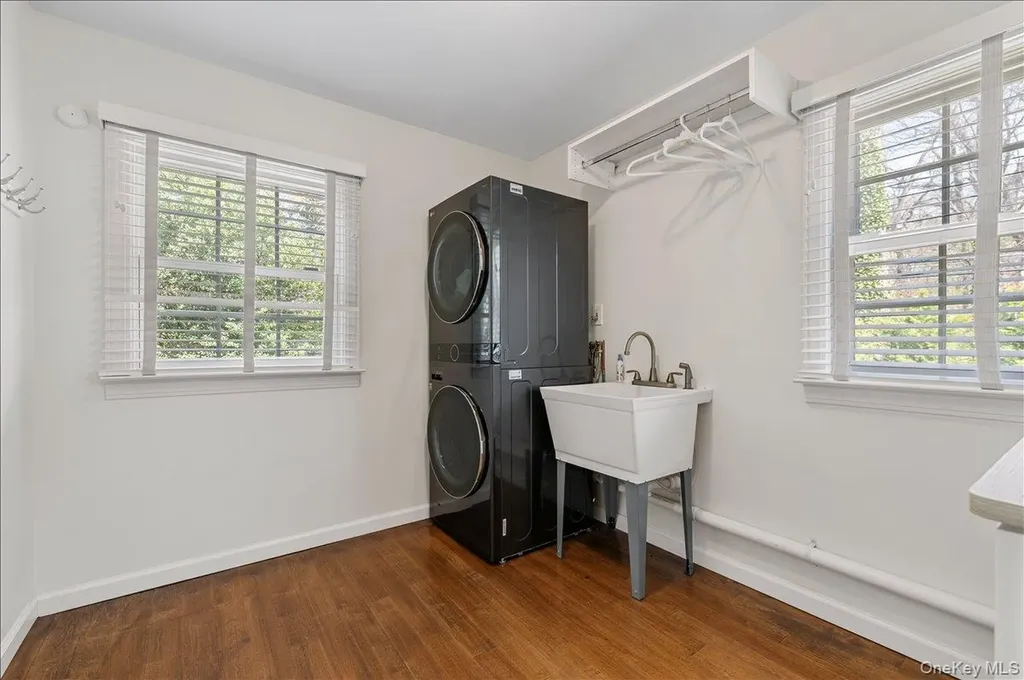 8 Heritage Court Cold Spring Harbor NY 11724