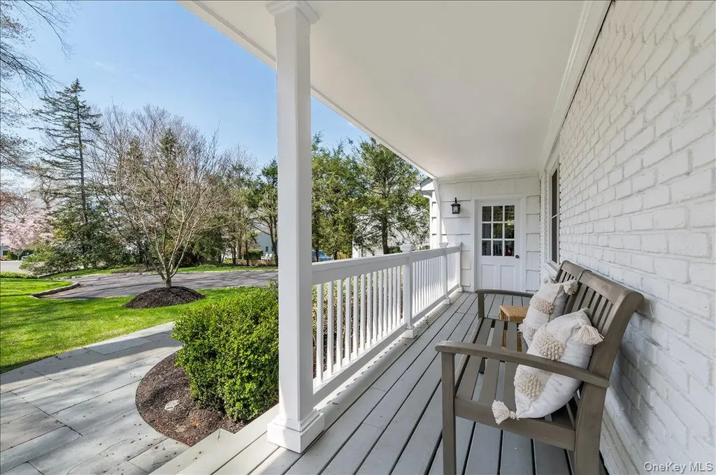 8 Heritage Court Cold Spring Harbor NY 11724