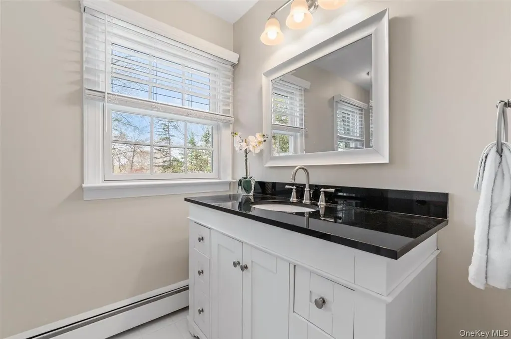 8 Heritage Court Cold Spring Harbor NY 11724