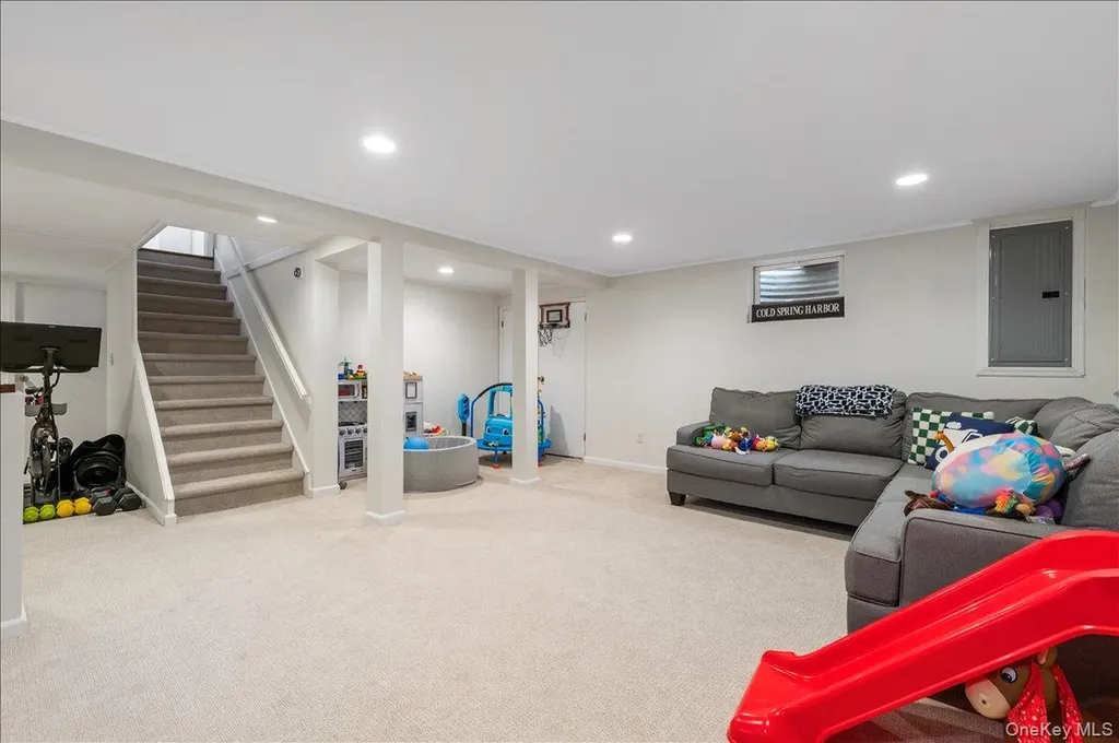 8 Heritage Court Cold Spring Harbor NY 11724