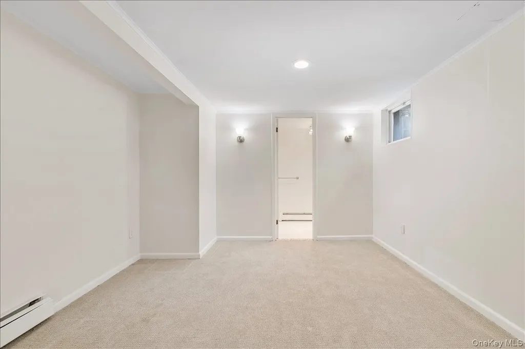8 Heritage Court Cold Spring Harbor NY 11724