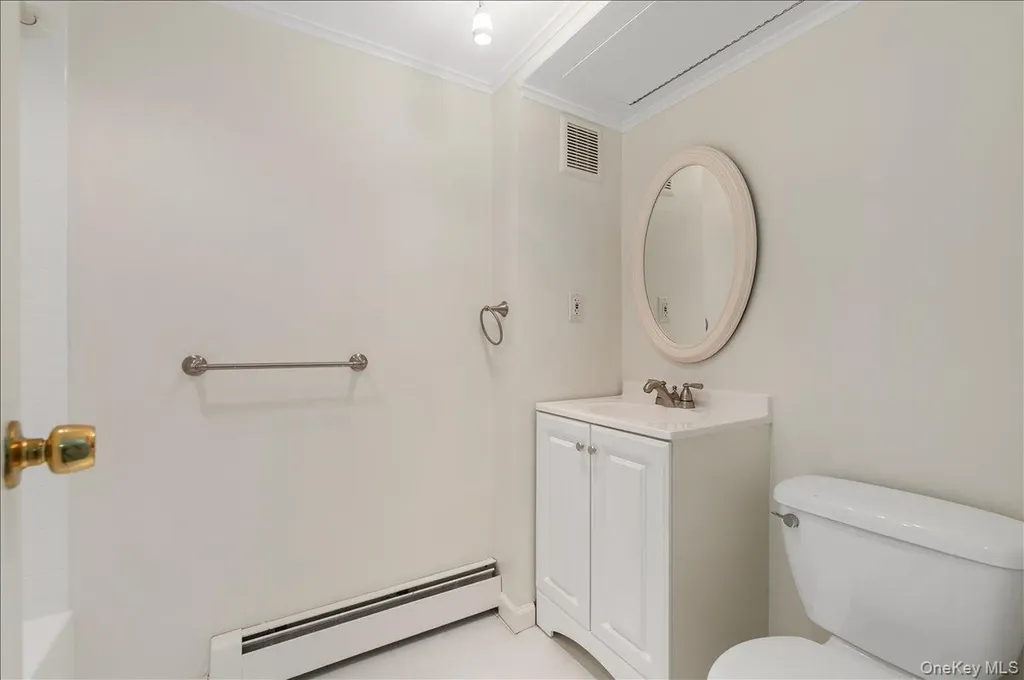 8 Heritage Court Cold Spring Harbor NY 11724