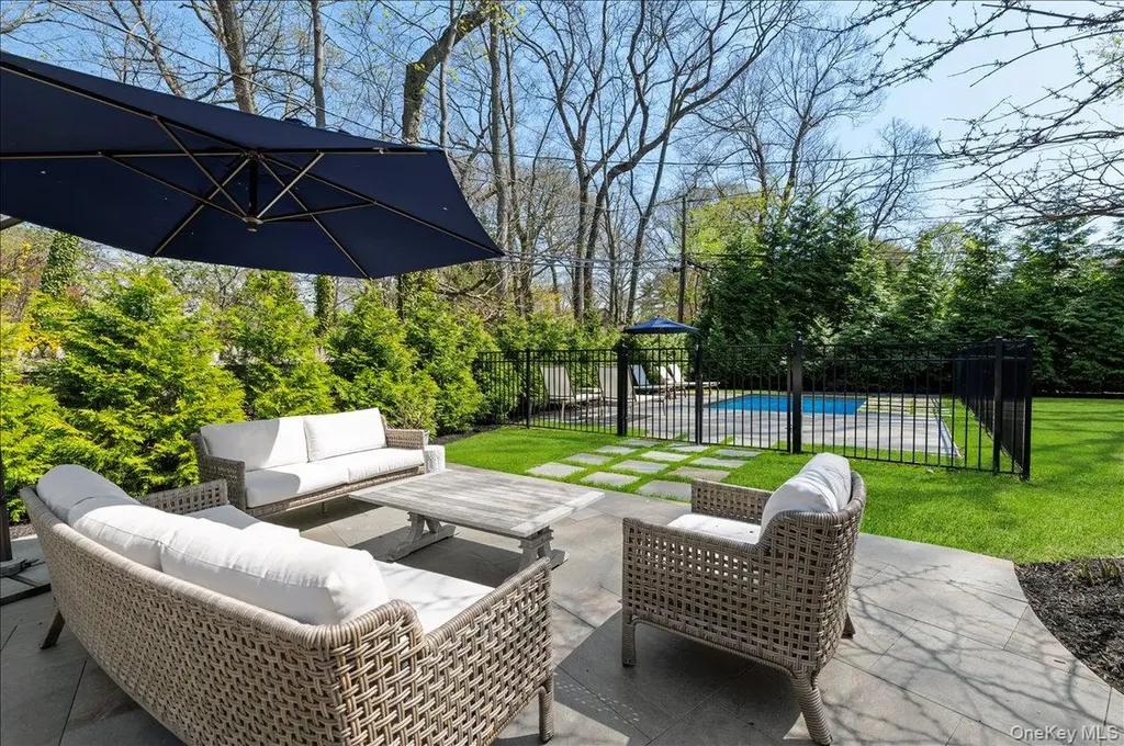 8 Heritage Court Cold Spring Harbor NY 11724