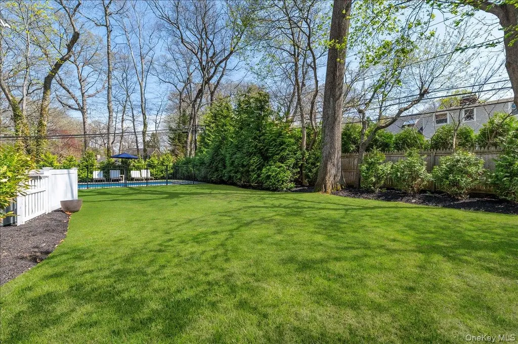 8 Heritage Court Cold Spring Harbor NY 11724