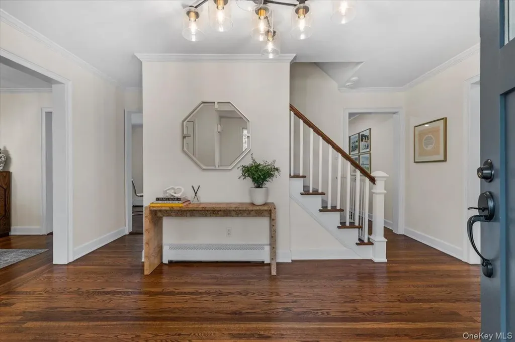 8 Heritage Court Cold Spring Harbor NY 11724