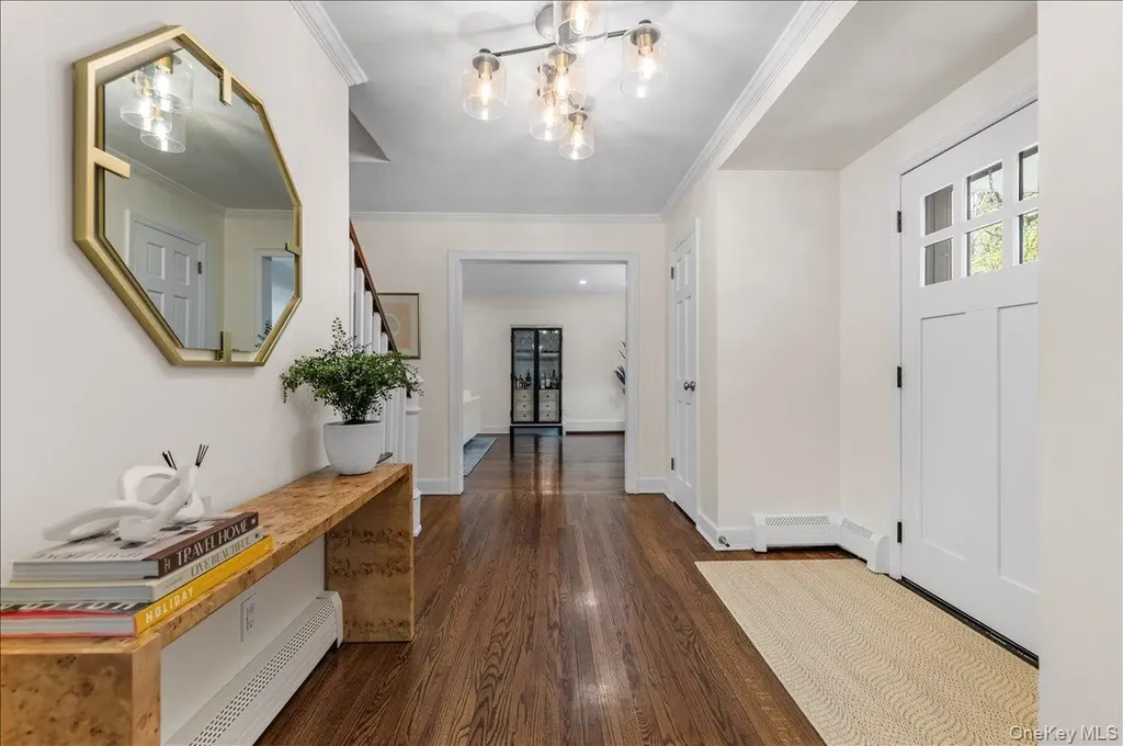 8 Heritage Court Cold Spring Harbor NY 11724