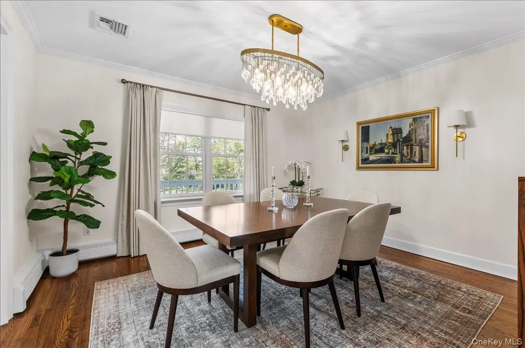 8 Heritage Court Cold Spring Harbor NY 11724