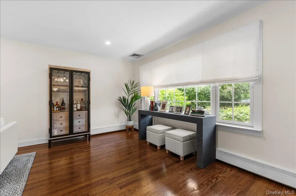 8 Heritage Court Cold Spring Harbor NY 11724