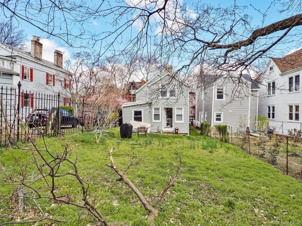 86 Harrison Street Staten Island NY 10304