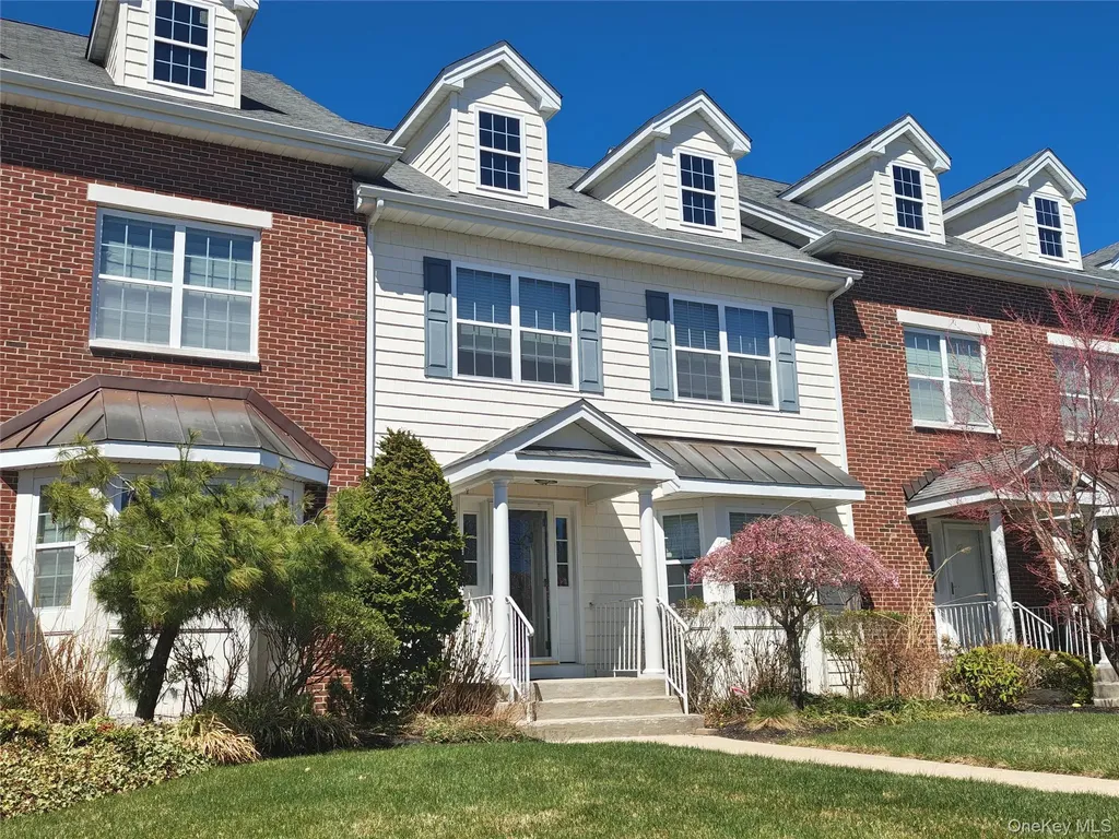 161 Brattle Circle Melville NY 11747