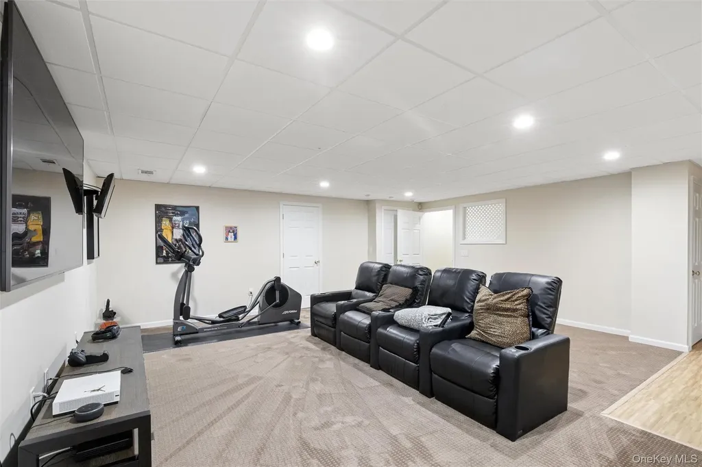 161 Brattle Circle Melville NY 11747