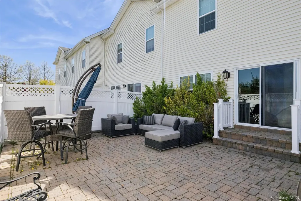 161 Brattle Circle Melville NY 11747