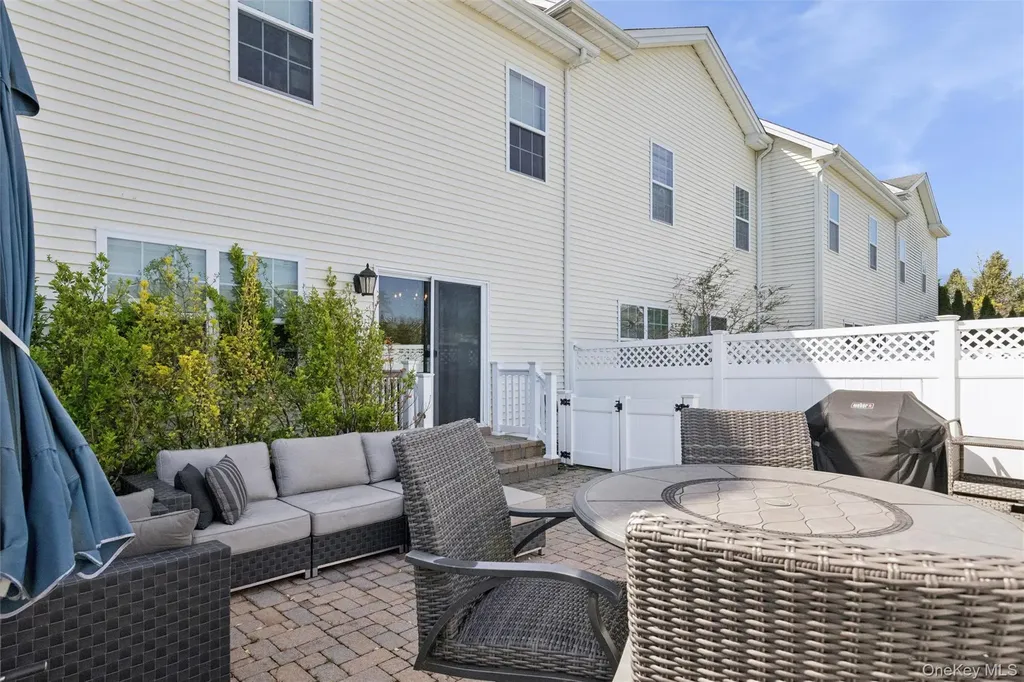 161 Brattle Circle Melville NY 11747