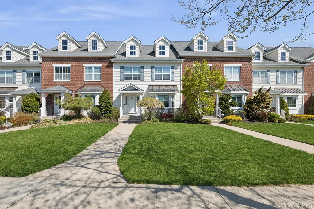 161 Brattle Circle Melville NY 11747