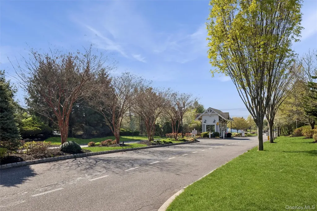 161 Brattle Circle Melville NY 11747